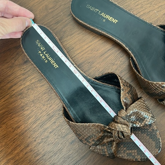 SAINT LAURENT size 40.5
Bianca Knot Genuine Python Slide Sandal
$895 - Picture 6 of 6